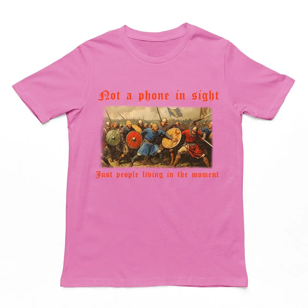Not a phone in sight just people living in the moment T-Shirt - Image 3